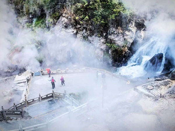 騰沖火山熱海一日游