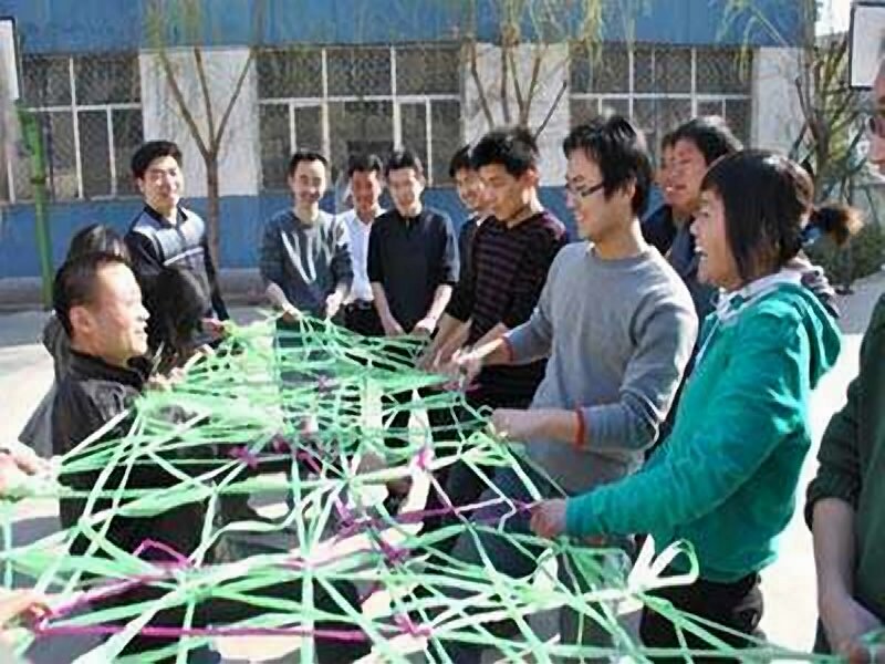 騰沖拓展培訓(xùn)公司戶外拓展活動(dòng)趣味拓展項(xiàng)目《快樂繩床》