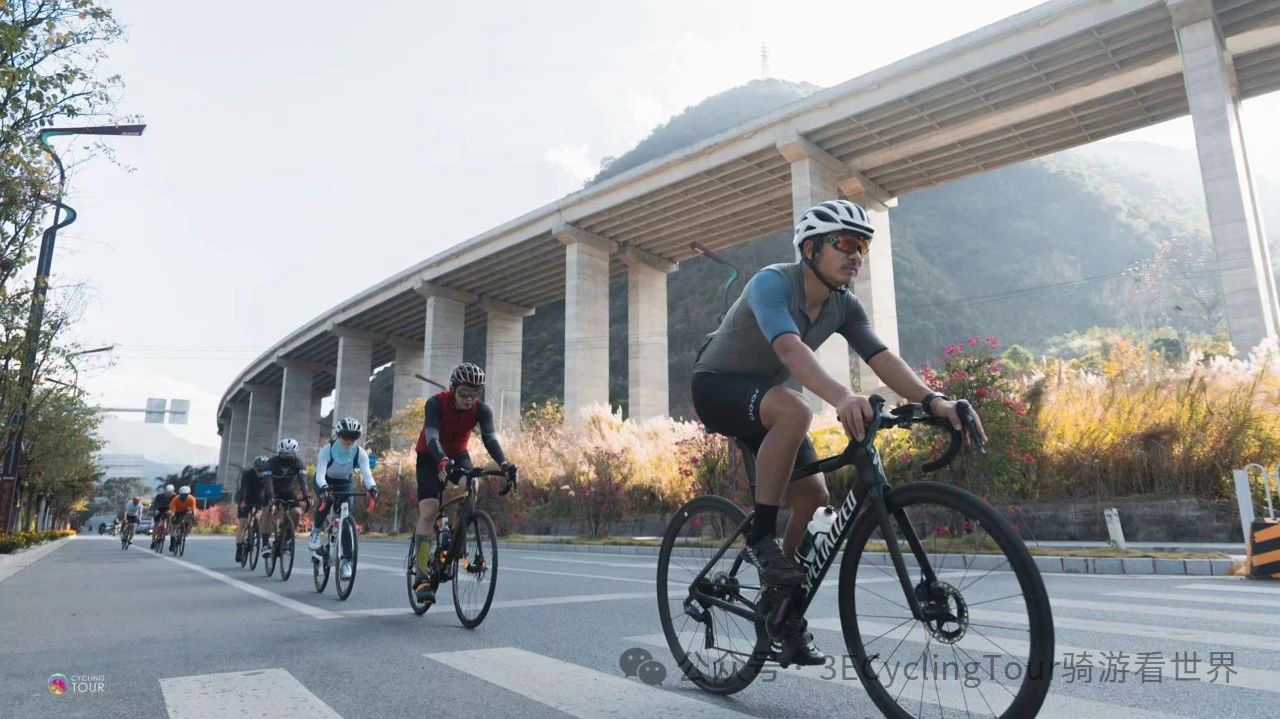 騰沖旅游路線：在騰沖最美季節(jié)，赴一場騎行之約！賞銀杏、泡溫泉、享美食